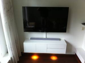 Tv meubel zwevend RAL9010 zijdeglans met spots