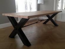 Moderne tafel x poot eiken zwart staal