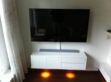 Tv meubel zwevend RAL9010 zijdeglans met spots